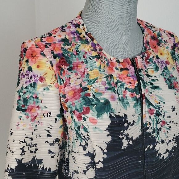 Joseph Ribkoff | Floral and Texured Light Jacket - Picture 2 of 8